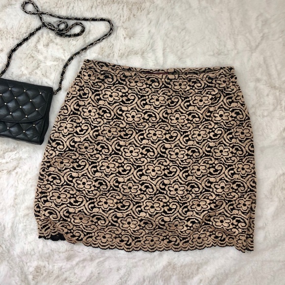 ✨SOLD✨Vintage Gold and Black Floral Lined Stretchy Skirt Small - Picture 2 of 6